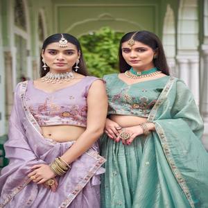 VASTRA COTTAGE Lehenga Premium de Diseño con Bordado Dorado y Choli Bordado con Dupatta de Lujo para Bodas - Product Image 2