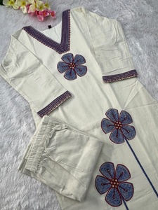 White Cotton <b>Kurti</b> With Blue Floral Embroidery <b>For</b> <b>Women</b> Casual Traditional Loose Fit India Pakistan Style - Product Image 4
