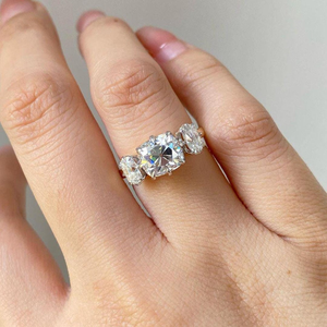 Anillo de compromiso de oro amarillo con dos piedras de circonita cúbica blanca talla baguette, anillo de aniversario para ella, anillo solitario Toi Et Moi de oro macizo de 10K - Product Image 1