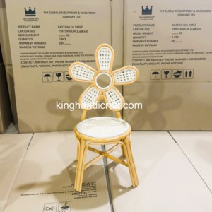 Chaise pour enfants en rotin faite à la main pour événements festifs, siège tressé naturel pour anniversaires, mariages et location événementielle - Product Image 4