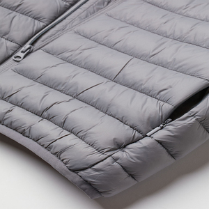 Veste matelassée légère de haute qualité, personnalisée, pour homme, idéale pour les activités de plein air, la montagne et l'hiver, coupe-vent, imperméable, rembourrée en duvet - Product Image 3