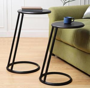 Table d'appoint ronde minimaliste en bois avec base en métal, meubles de salon intérieurs, décoration, design durable - Product Image 1