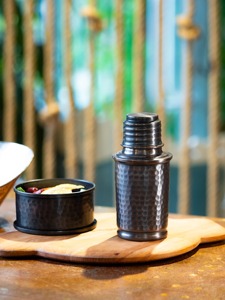 Bouteille d'eau en cuivre pur personnalisée de 1000 ml, polie brillante avec motif martelé, pour la salle de sport et les activités de plein air, faite à la main - Product Image 5