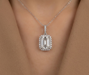 จี้เพชรทรงเอเมอรัลด์ 1.91 กะรัต จาก Lurba Jewels พร้อมเพชรแล็บโกรว์แบบ Halo ตัวเรือนทองคำขาว 14K รับรองโดย IGI เครื่องประดับเจ้าสาวสีขาวสว่าง - Product Image 5
