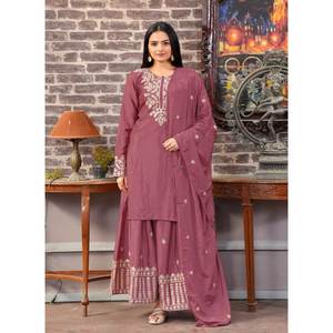 Costume de chinon brodé de créateur pour femme avec travail brodé de séquence - Product Image 2