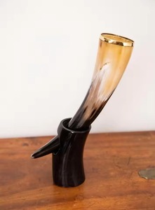 Corne à boire artisanale de qualité supérieure avec support en bois pour bière, hydromel, bière artisanale, vin ou whisky - Product Image 3