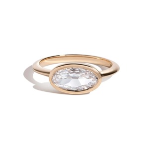 แหวนแต่งงานเพชรทรงรีฝังขอบทองคำแท้ 14K - Product Image 1