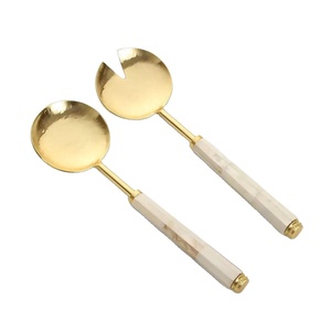 Cuillère et fourchette de serveur de salade dorée en métal de nouvelle conception avec l'ensemble d'outils de salade de table de poignée de nacre - Product Image 1