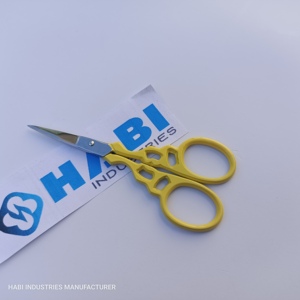 Ciseaux de manucure professionnels en acier inoxydable jaune avec poignée fantaisie, lame émoussée, pour droitiers - Fournisseurs en gros - Product Image 6