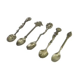 Juego de cubiertos de latón: cucharas de latón con diferentes asas de diseño, hechas a mano, de lujo, pulidas, para té y postre. - Product Image 1