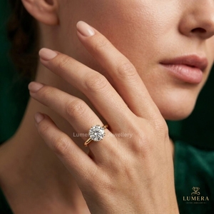 Anillo de Promesa Solitario con Diamante Cultivado en Laboratorio de Corte Redondo Atemporal, Detalles de Pavé Ocultos, Elegante Banda de Oro Sólido Pulido - Product Image 5