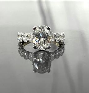 แหวนเพชรทรงรีเพาะเลี้ยงในห้องปฏิบัติการ 2.00 กะรัต แหวนหมั้น ได้รับการรับรองจาก IGI ทองคำแท้ 10K เครื่องประดับหรูหราประดับเพชร - Product Image 1