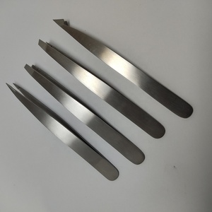 Pinzas de Cejas de Punta Inclinada Premium, Ligeras, con Mango Antideslizante para una Depilación sin Esfuerzo - Product Image 4