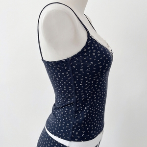 Camiseta Deportiva Corta para Mujer, de Secado Rápido y Elástica, Camiseta Henley Acanalada con Botones al Frente, Ajustada, con Logotipo Personalizado, Venta al Por Mayor - Product Image 4