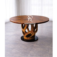 Ensemble de table à manger minimaliste avec table en bois de Suar et chaises en bois de teck recouvertes de tissu pour appartement et villa