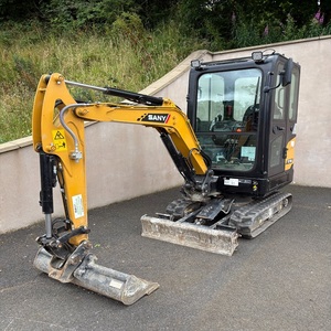 Potente miniexcavadora Sany SY18C diseñada para trabajos de excavación compactos, con un motor de alto rendimiento y operación fluida para el uso diario. - Product Image 2