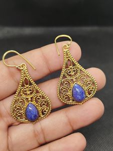 Boucles d'oreilles pendantes en laiton plaqué, faites à la main, de haute qualité, avec pierre précieuse améthyste – Grande Vente - Product Image 3