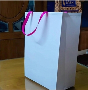 Sac fourre-tout premium avec logo personnalisé, sac de shopping pour boutique de vêtements, emballage de vente au détail et promotion de la marque - Product Image 6
