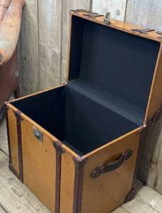Coffre de rangement vintage en cuir tanné fait main, durable, avec serrures en laiton, clous et protections d'angle, meuble de salon - Product Image 3