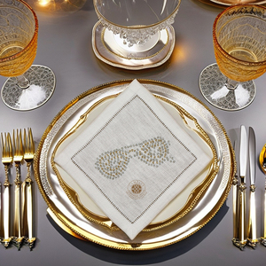 Servilleta de cóctel de diseño refinado con bordado a máquina; duradera, perfecta para mesas elegantes y temas campestres. - Product Image 4