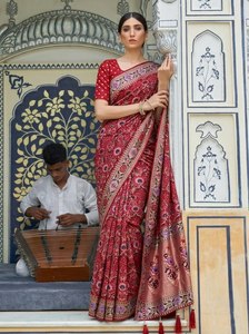 Sari de Seda Banarasi de Lujo con Diseño de Tejido Floral |   Sari de Boda Indio de Diseño con Borde de Zari y Blusa - Product Image 4