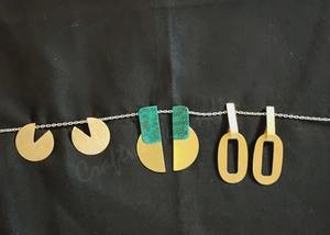 Boucles d'oreilles abstraites en laiton écologiques, bijoux légers pour anniversaire, célébration et cadeau, qualité et prix d'exportation. - Product Image 4