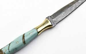 Cuchillo de Acero de Damasco Hecho a Mano – Mango Personalizado de Resina y Hueso, Empuñadura de Latón - Product Image 4