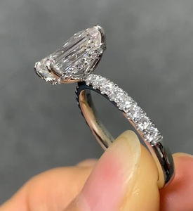 Bijoux tendance pour femme en or massif 18 carats avec diamant synthétique taille émeraude, percé au laser, certifié IGI, pour anniversaire et fiançailles, cultivé en laboratoire - Product Image 3