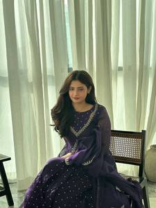 Ensemble Lehenga Choli brodé violet avec travail de sequins, robe de mariage traditionnelle, tenue de festival pour femme avec dupatta - Product Image 2