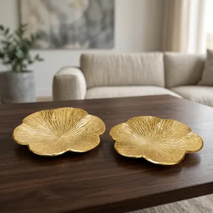 Plat de service décoratif en aluminium finition or de luxe en forme de feuille de lotus pour la décoration de table, de la maison et des hôtels - Product Image 2