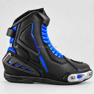 Botas de motociclista personalizadas, hechas a medida para motociclistas, con construcción duradera, ajuste cómodo, cierre seguro, agarre fuerte y uso prolongado. - Product Image 6