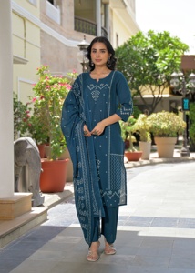 Ensemble Kurta traditionnel indien pour femmes en coton vert sarcelle à imprimé Bandhani, séchage rapide, avec dupatta, coupe régulière, longueur genou, tenue décontractée - Product Image 3