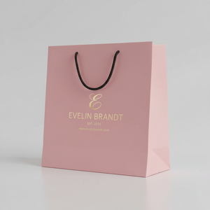 ถุงกระดาษช้อปปิ้งคุณภาพสูง ทำมือ เป็นมิตรกับสิ่งแวดล้อม พิมพ์โลโก้ได้ตามต้องการ เคลือบผิวอย่างดี สำหรับบรรจุภัณฑ์เสื้อผ้า ของขวัญ และซูเปอร์มาร์เก็ต - Product Image 4