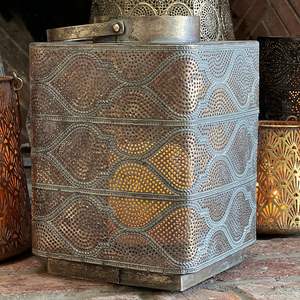 Antique Premium Qualité Métal Laiton Bougeoir Lanterne Durable De Luxe Carré Trou Gravé Verre pour Noël Décoration de La Maison - Product Image 5