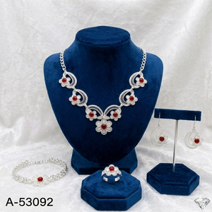 Parure de bijoux de mariée pour femme en laiton plaqué or 24 carats avec zircon créé en laboratoire, collier et bracelet tendance au design insecte - Product Image 3