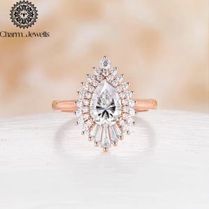 Bague de fiançailles classique pour femme en moissanite taille coussin, plaqué or 18 carats, sertie à griffes - Product Image 3