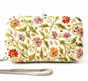 Pochette à bijoux vintage traditionnelle, nouvelle tendance, élégante, brodée, en tissu, avec fermeture à bouton, portable, pour soirée - Product Image 1