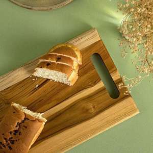 Mejor tabla de cortar cuadrada de madera con utensilios de cocina hechos a mano para pan, queso, frutas y carne a precio de exportación al por mayor. - Product Image 3