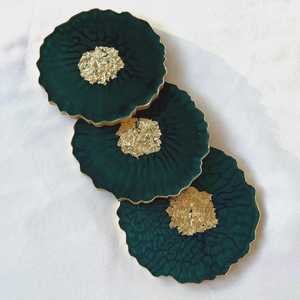 Posavasos de Resina Verde Esmeralda Hecho a Mano con Hoja de Oro - Product Image 1