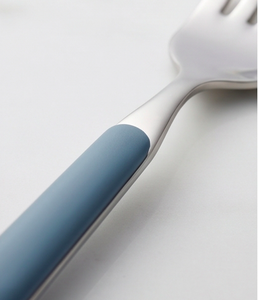 Ensemble de couverts élégants bleus à manche argenté pour la décoration de table, les mariages, les restaurants et l'usage quotidien. - Product Image 2
