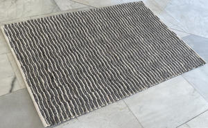 Alfombra de estilo nórdico de textura gruesa y rayas tejidas a mano, hecha con lana y yute de color natural para interiores de lujo, a precio de fábrica. - Product Image 6