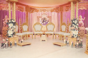 Sillas Mandap de Madera Tratada Estilo Vintage para Bodas del Sur de Asia, Sillas Vedi Personalizadas, Juego de Sillas Mandap para Bodas Reales - Product Image 3