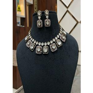 Impresionante Juego de Collar y Aretes Clásicos de Moissanita Chapados en Oro de Primera Calidad para Bodas, Compromisos y Fiestas para Mujeres - Product Image 1