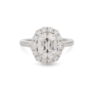 Bague de fiançailles certifiée en or blanc massif 18 carats avec diamant de laboratoire de 3 carats, taille ancienne ovale, style halo et bordure festonnée ronde - Product Image 5
