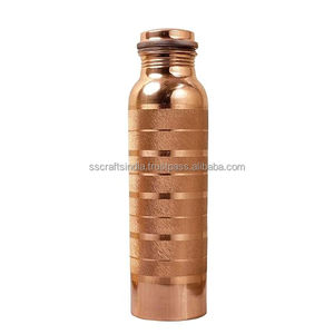 Botella de agua hecha a mano de cobre con diseño antiguo con artesanía tradicional india Calidad premium a precio asequible - Product Image 1