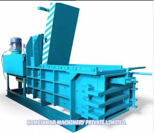 Presse à balles hydraulique pour ferraille de 80 tonnes, machine de compression horizontale jaune pour déchets, haute productivité - Product Image 2