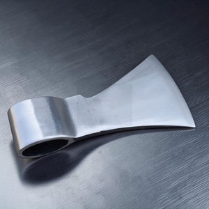Hacha Antigua de Acero de Alto Carbono Forjada a Mano con Punta Única, Estilo Martillado Oscuro, Coleccionable para Artesanía, Camping, Carpintería y Silvicultura - Product Image 1