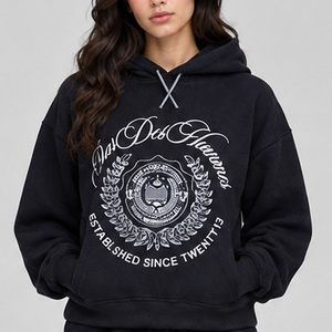 Conjunto de Sudadera con Capucha y Pantalones Cortos para Mujer, Personalizado OEM, Poliéster y Algodón, Estampado Casual, Ropa de Descanso a Juego de Dos Piezas - Product Image 3