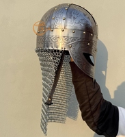 Casque Viking en Maille Polie Gravée, Design Métallique Médiéval, Réplique Historique de Guerrier, Coiffe Adulte pour Reconstitutions Historiques et Noël