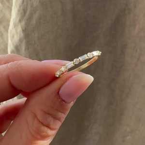 Bagues de mariage en or massif 14K 18K avec diamants multi-tailles, sertissage alterné rond et baguette, demi-éternité empilable, vente en gros - Product Image 6